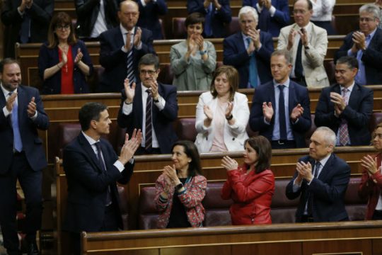Πώς «υποδέχθηκαν» στην Ελλάδα την πτώση της κυβέρνησης Ραχόι