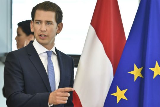 Απελαύνει ιμάμηδες και κλείνει τεμένη η Αυστρία