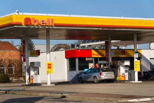 «Παράθυρο» 7 δισ. για τους μετόχους της Shell
