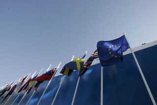 Το μεταναστευτικό και η ξενοφοβία στην κορυφή της ευρω-ατζέντας