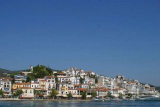 Πρόσκρουση επιβατηγού πλοίου στο λιμάνι της Σκιάθου