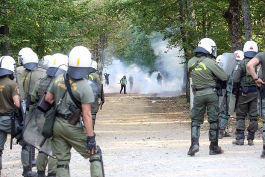 Στο εδώλιο οι κάτοικοι, άφαντος ο αστυνομικός