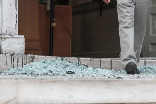 Ανθρώπων έκαστος δύο πήρας φέρει…