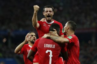 Αήττητοι στους «16» οι Ελβετοί