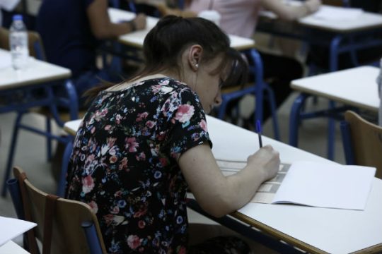 Ασφυκτικές οι προθεσμίες για τη βαθμολόγηση των γραπτών