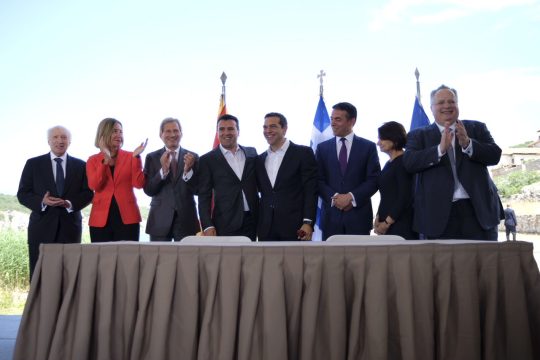 Ο διεθνής Τύπος χαιρετίζει τη συμφωνία
