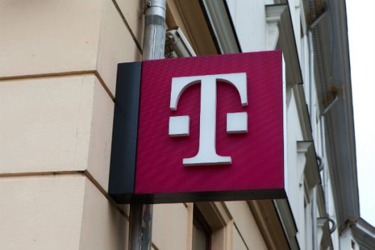 Κόβει 10.000 θέσεις εργασίας θυγατρική της Deutsche Telekom
