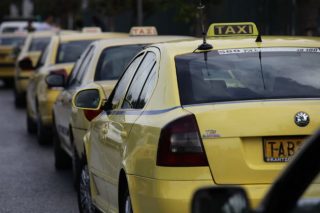 Βρέθηκε η «χρυσή τομή» με τα ταξί, απεργία μέχρι να ψηφιστεί