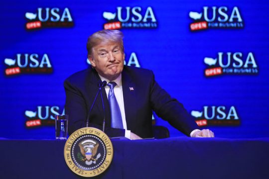 Μέσω Τwitter συνεχίζεται ο εμπορικός πόλεμος