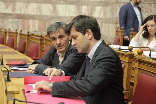 Υπουργοί ενημερώνουν βουλευτές του ΣΥΡΙΖΑ για το πολυνομοσχέδιο