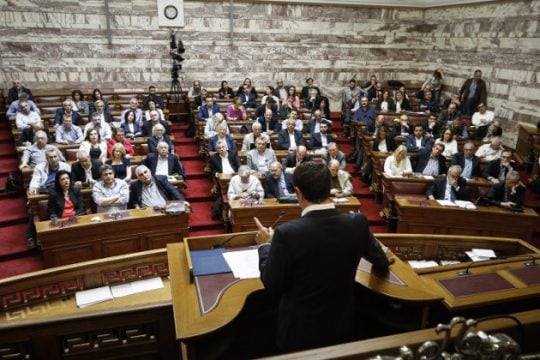 Εξι υπουργοί σε… ρόλο μασέρ