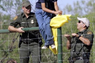 Παγκόσμια κατακραυγή και αναδίπλωση Τραμπ