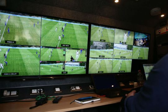 Μη… VARάτε τους διαιτητές