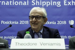 «Παζάρι» για τη σημαία