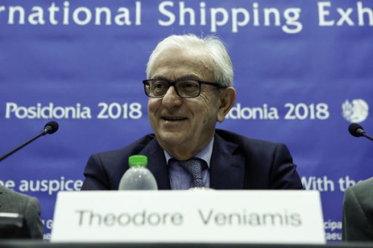 «Παζάρι» για τη σημαία