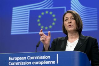 Τη στήριξη των Ελλήνων εφοπλιστών για πιο «πράσινα» πλοία ζήτησε η επίτροπος Μεταφορών