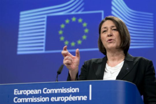 Τη στήριξη των Ελλήνων εφοπλιστών για πιο «πράσινα» πλοία ζήτησε η επίτροπος Μεταφορών