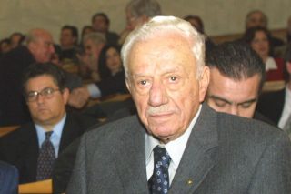 Μια ιστορική επίσκεψη του Χ. Φλωράκη στα Σκόπια
