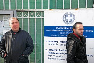 Απλήρωτη διερμηνεία, ανήμποροι πρόσφυγες