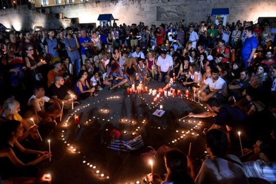 Σιωπηρή διαμαρτυρία με κεριά