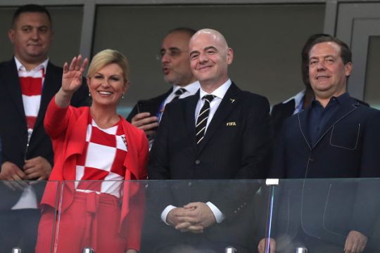 Η πρώτη πρόεδρος, πρώτη και στα πανηγύρια