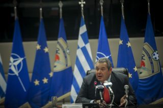 «Βόμβες» Καμμένου