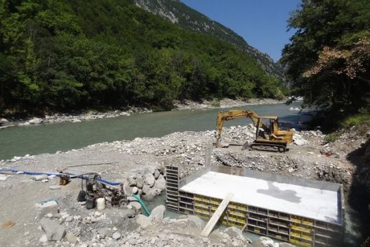Μπήκαν οι βάσεις για το γεφύρι