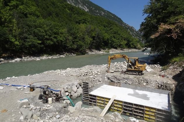 Μπήκαν οι βάσεις για το γεφύρι