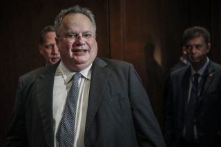 «Αυτοί που παριστάνουν τους υπερπατριώτες στην πραγματικότητα είναι προσκυνημένοι»