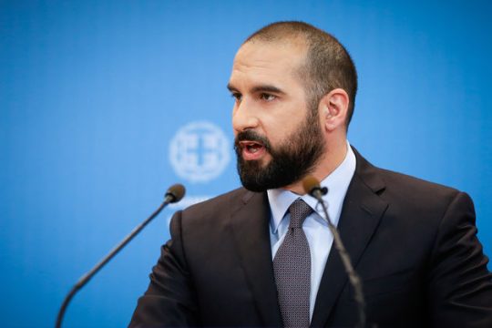 «Ψήσιμο» σε Καμμένο, πυρά σε Μητσοτάκη