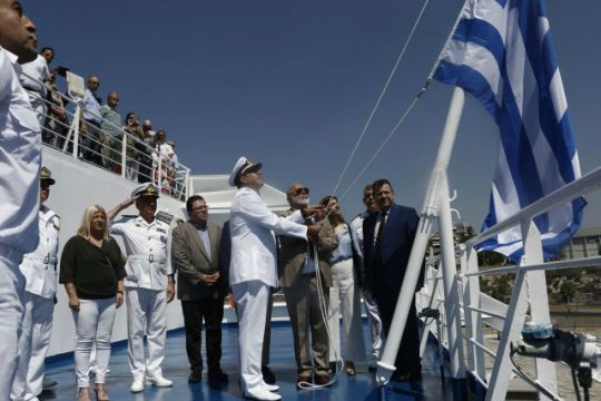 Το «Mykonos Palace» ύψωσε την ελληνική σημαία