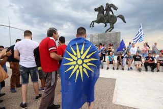 Οποιος συμφωνεί με τη Συμφωνία… στοχοποιείται!