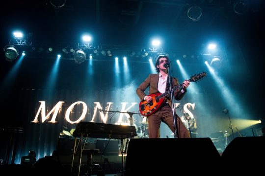 Όλοι οι δρόμοι οδηγούν στους… Arctic Monkeys