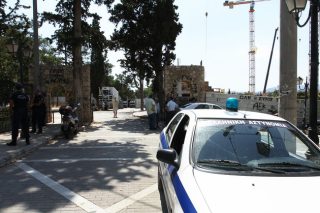 «Οπαδοί» έστησαν ενέδρα σε δημοτικό αστυνομικό
