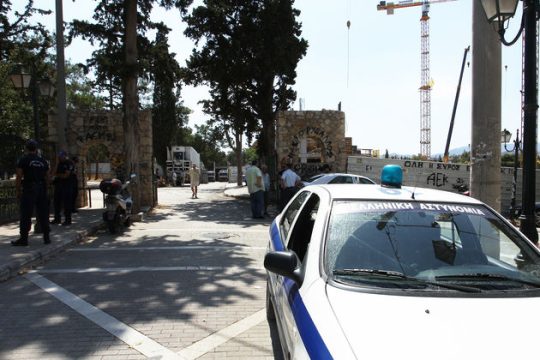 «Οπαδοί» έστησαν ενέδρα σε δημοτικό αστυνομικό