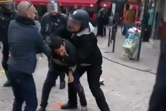 Μπαίνουν δικαστές στην υπόθεση του σωματοφύλακα του Μακρόν