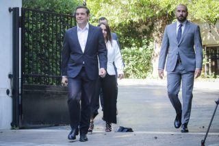 Ψάχνουν εναγωνίως να ρεφάρουν