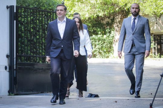 Ψάχνουν εναγωνίως να ρεφάρουν