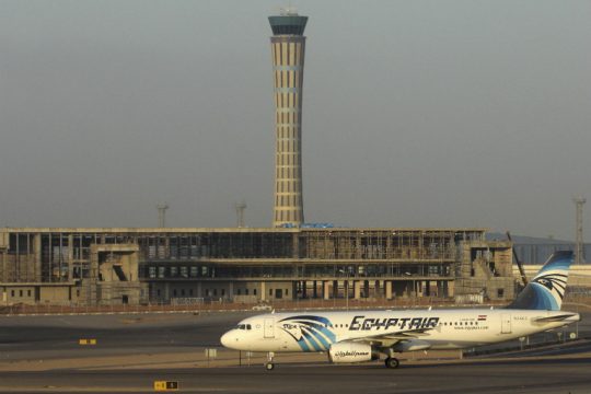 Ισχυρή έκρηξη κοντά στο αεροδρόμιο του Καΐρου
