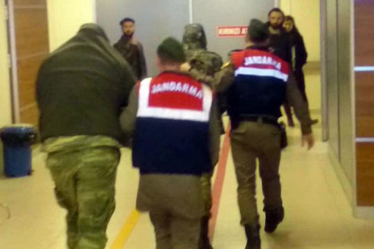 Αντιδράσεις για τις καθυστερήσεις με τους δύο στρατιωτικούς