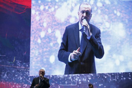 Οποιος δεν είναι με τον Ερντογάν… είναι τρομοκράτης