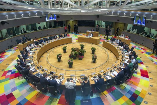 Συμβολισμοί και προσχήματα στη Σύνοδο Κορυφής για το προσφυγικό