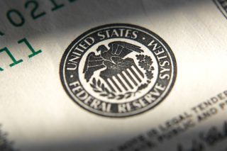 Δώρα σε τράπεζες μοιράζει η Fed