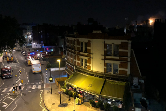 Εκκένωση πολυκατοικίας στο Λονδίνο λόγω φωτιάς