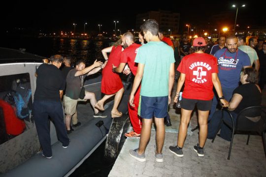 «Ακόμα και η θάλασσα έκαιγε»