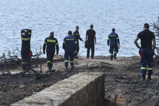 Σενάρια και υποψίες ανάμεσα στις στάχτες