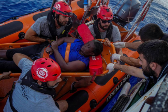 Ο Μαρκ Γκασόλ συμμετέχει σε επιχείριση διάσωσης προσφύγων στη Μεσόγειο