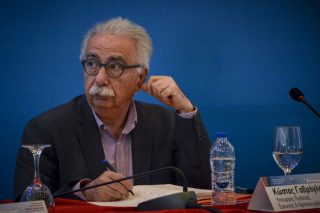 Στην ατζέντα Γαβρόγλου η σχολική βία και τα κινητά στα σχολεία