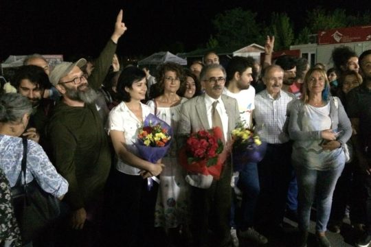Ελεύθερος ο «πανεπιστημιακός της ειρήνης» Ονούρ Χαμζάογλου