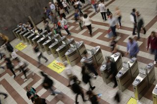 Εξετάζεται μείωση στο εισιτήριο λεωφορείων